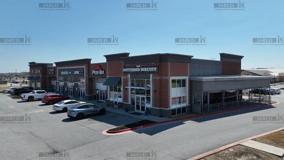 More Photos Of 1001 SW Regional Airport Blvd, Bentonville Freestanding For Lease