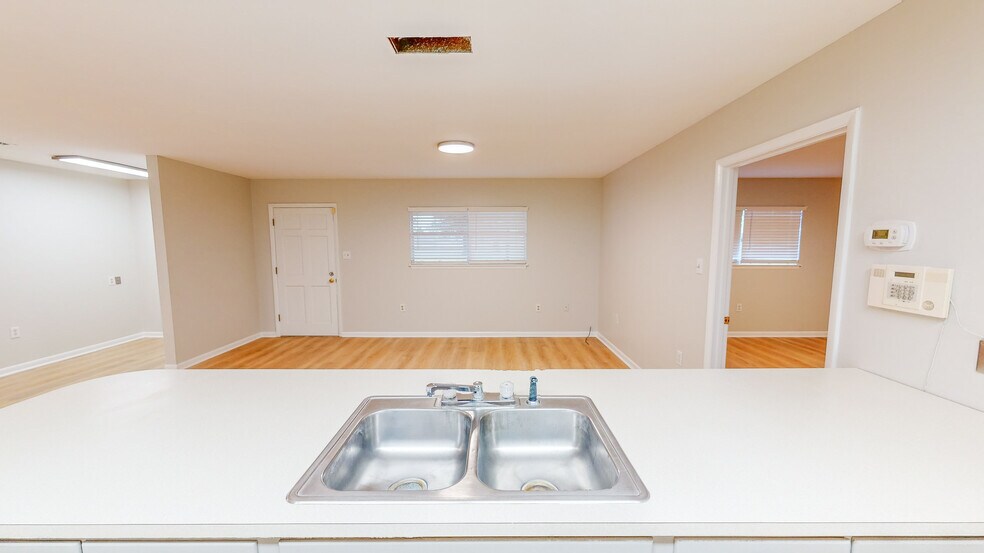 More Photos Of 1300 S Mock Rd, Albany Office Residential For Lease