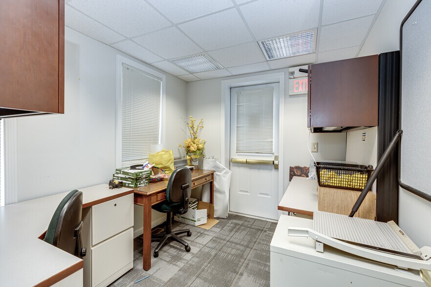 More Photos Of 221 S Main St, Flemington Office For Sale