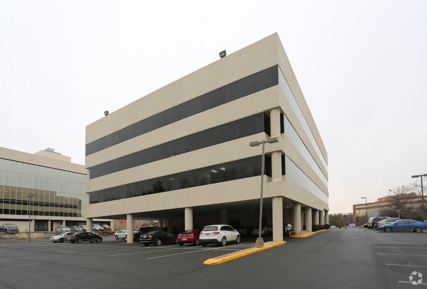 More Photos Of 101 Lakeforest Blvd, Gaithersburg Office For Lease