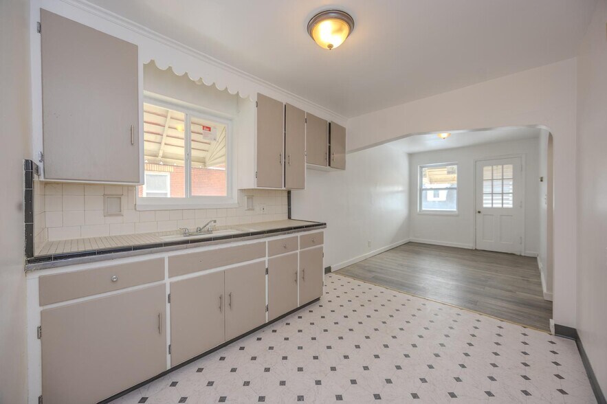 More Photos Of 2101 Pine Ave, Niagara Falls Storefront Retail Residential For Sale