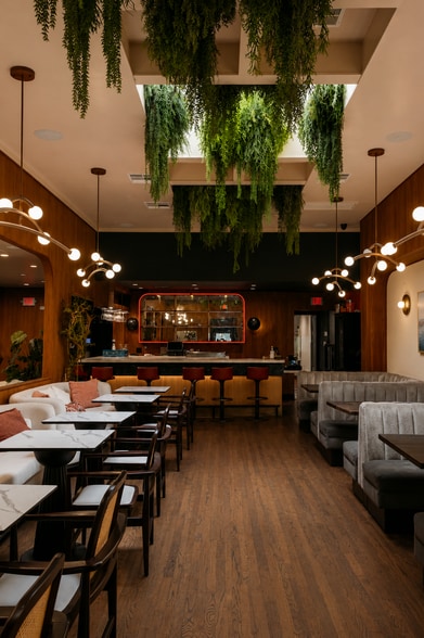 More Photos Of 631 N La Cienega Blvd, West Hollywood General Retail For Lease