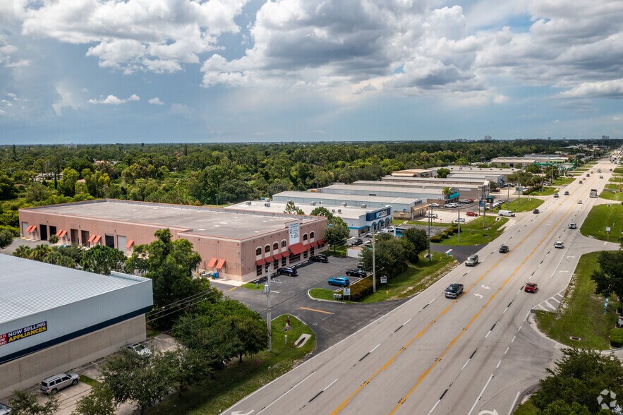 More Photos Of 13050 Metro Pky, Fort Myers Warehouse For Lease