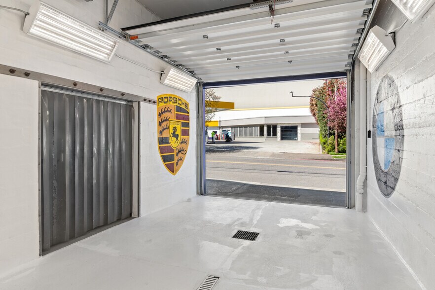 More Photos Of 1100-1118 NW 21 Ave, Portland Storefront For Sale