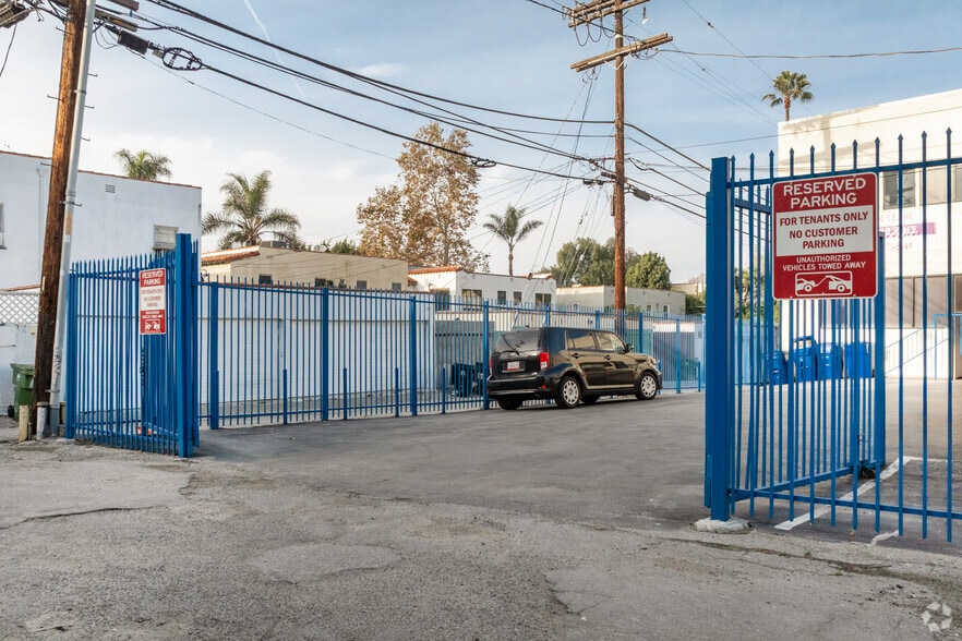More Photos Of 1241 S Fairfax Ave, Los Angeles Storefront Retail Office For Lease