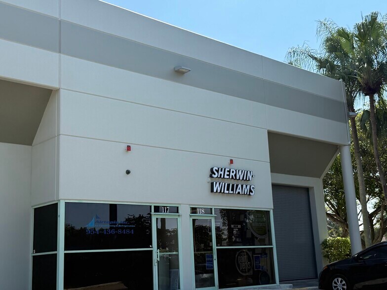 More Photos Of 21113 Johnson St, Pembroke Pines Warehouse For Lease