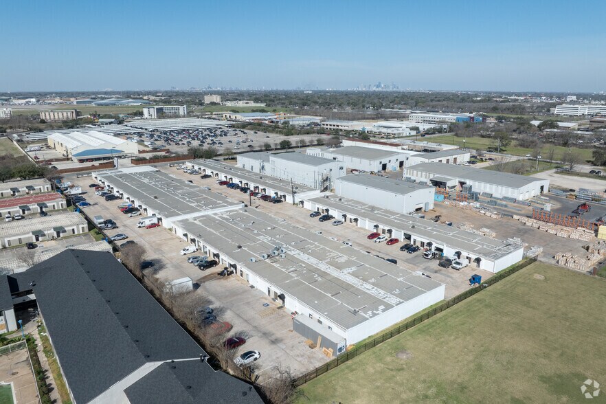 More Photos Of 7999 Hansen Rd, Houston Unknown For Lease