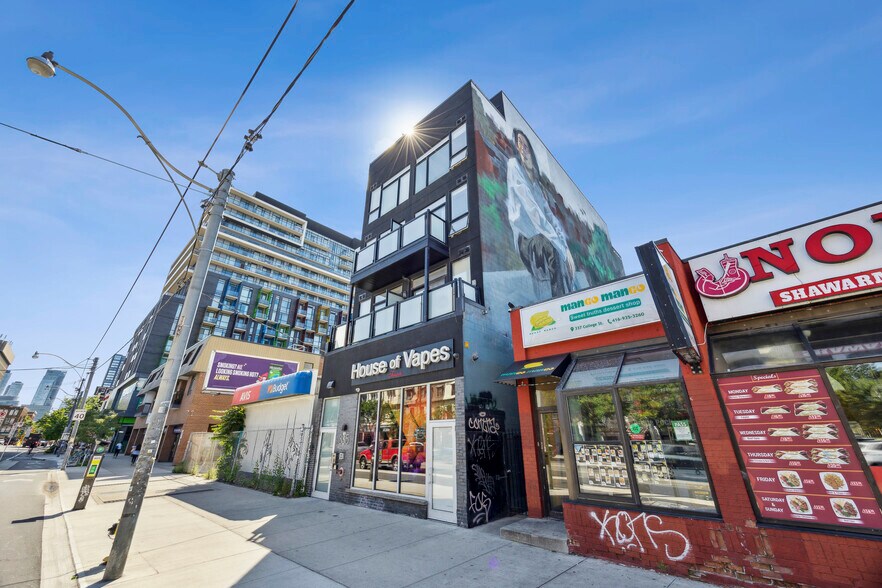 More Photos Of 335 College St, Toronto Apartments For Sale