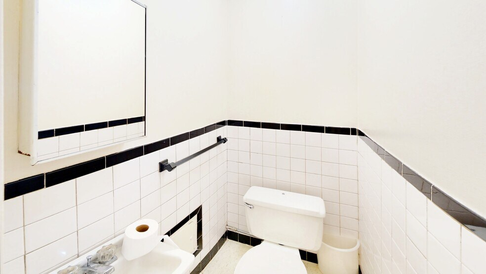 More Photos Of 5910 Queens Blvd, Woodside Apartments For Lease