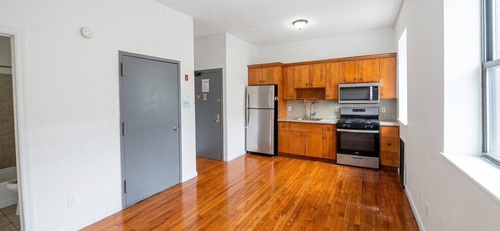 More Photos Of 576 Ridgewood Ave, Brooklyn Storefront Retail Residential For Lease