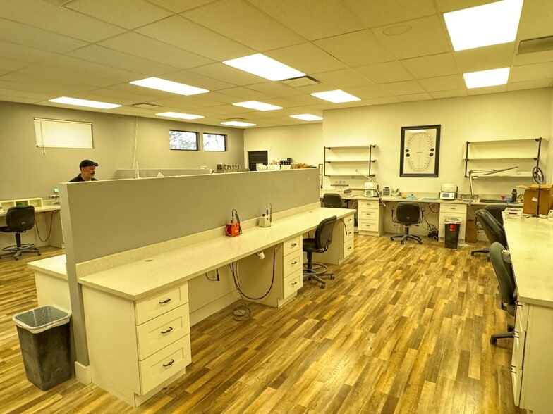 More Photos Of 9075 S Riverside Dr, Sandy Research And Development For Sale