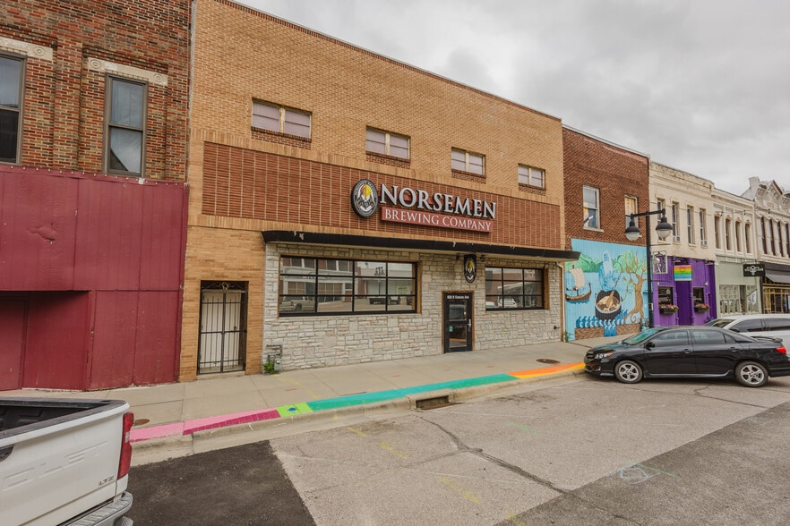 More Photos Of 830 N Kansas Ave, Topeka Bar For Sale