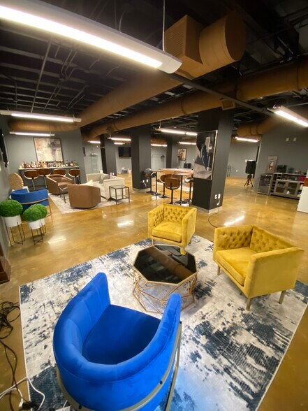 More Photos Of 118-122 E Main St, Louisville Office For Lease