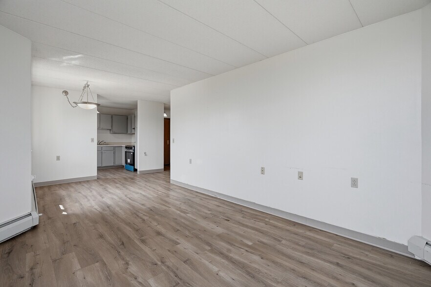 More Photos Of 985 Ivy Ave E, Saint Paul Apartments For Sale