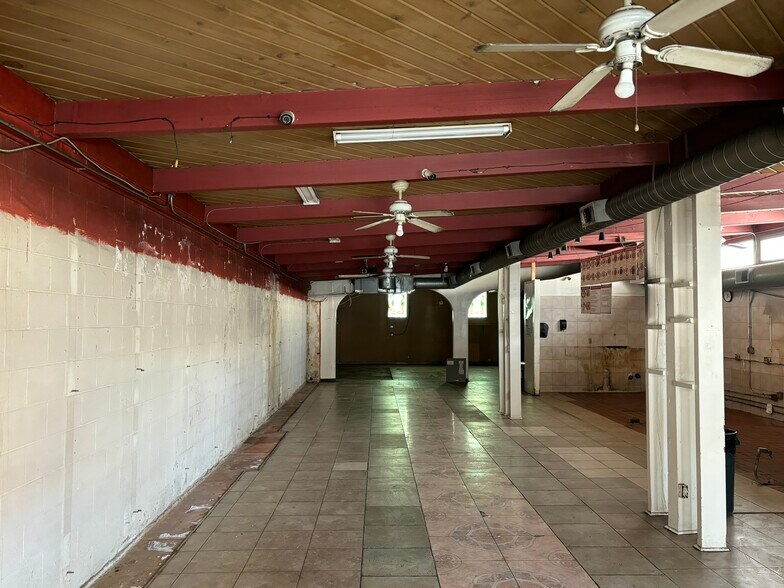 More Photos Of 14445 Big Basin Way, Saratoga Storefront For Lease