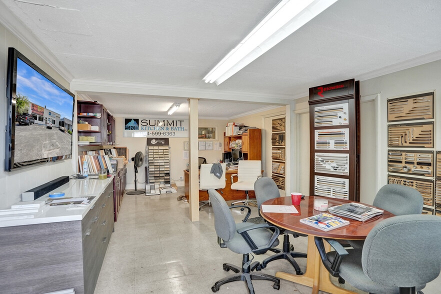 More Photos Of 4840-4860 N Dixie Hwy, Oakland Park Warehouse For Sale