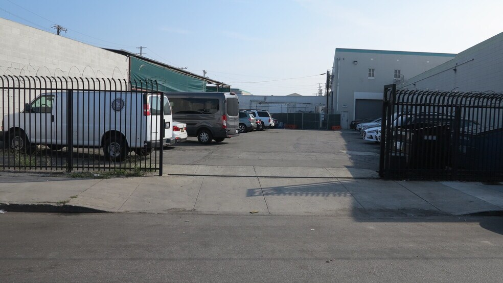More Photos Of 1926 E 14th St, Los Angeles Warehouse For Lease