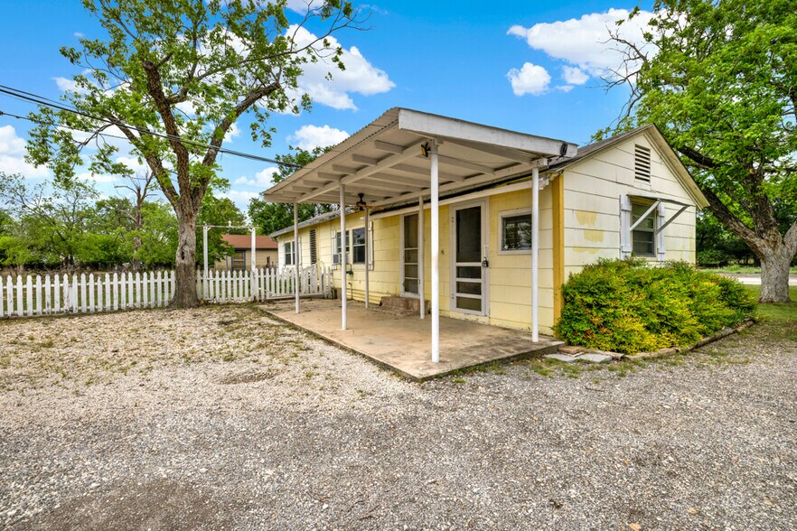 More Photos Of 1959 Gruene Rd, New Braunfels Office For Sale