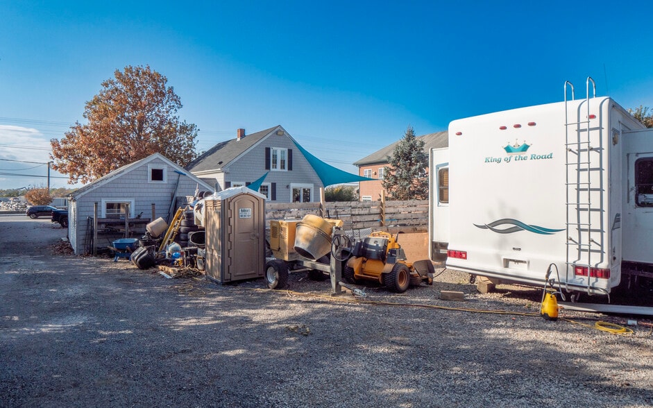More Photos Of 999 Aquidneck Ave, Middletown Flex For Sale