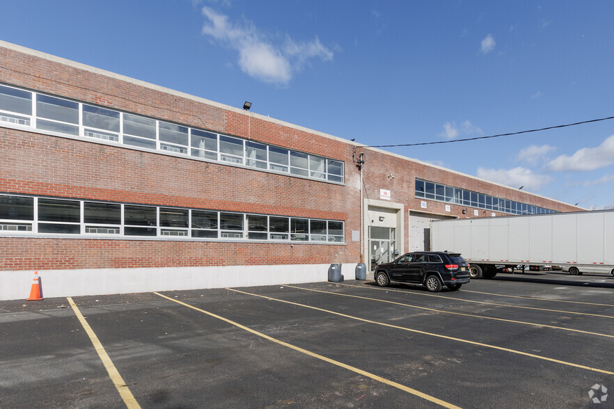 Primary Photo Of 100 Industrial Rd, Carlstadt Warehouse For Lease