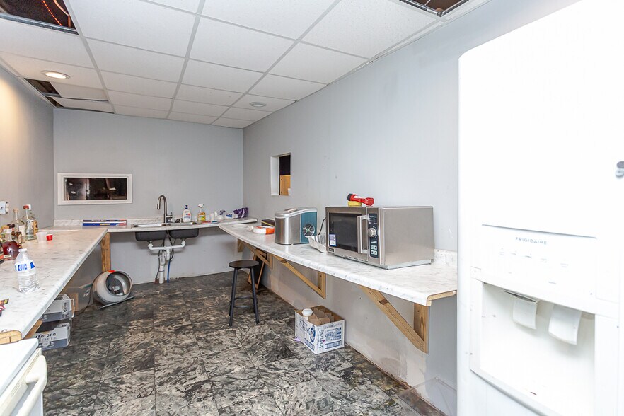 More Photos Of 2531 N Detroit Ave, Toledo Freestanding For Sale