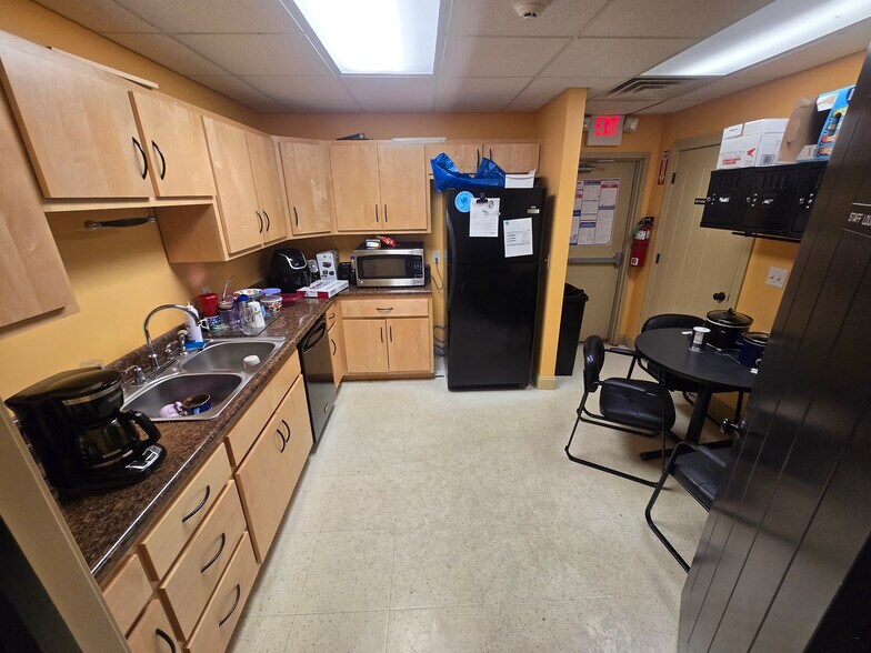 More Photos Of 427-433 Carriage Dr, Beckley Medical For Sale