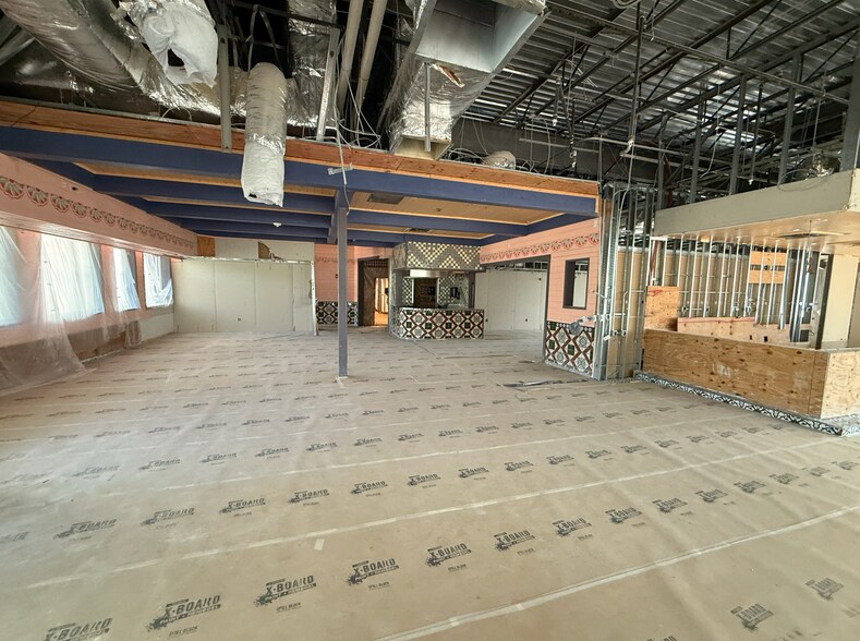 More Photos Of 8001 NW 36th St, Doral Restaurant For Lease