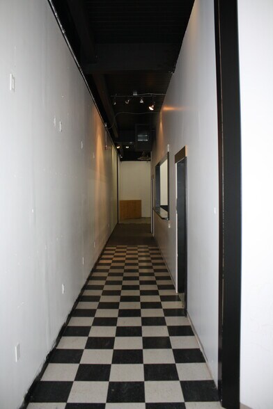 More Photos Of 5105 51 st, Drayton Valley Storefront Retail Office For Sale