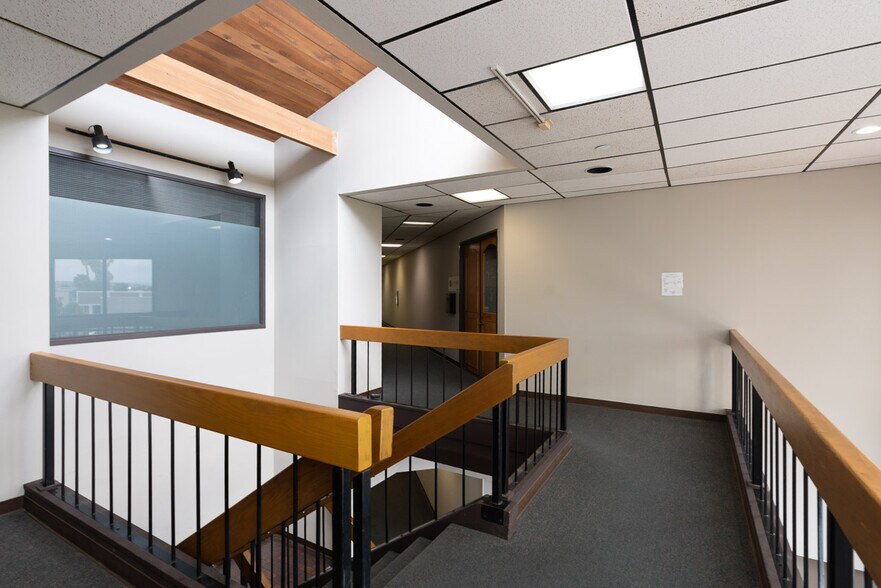 More Photos Of 1717-1745 W Orangewood Ave, Orange Office For Sale