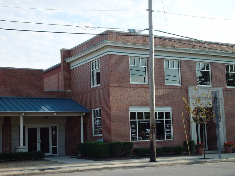 More Photos Of 140 W Washington St, Medina Storefront Retail Office For Lease