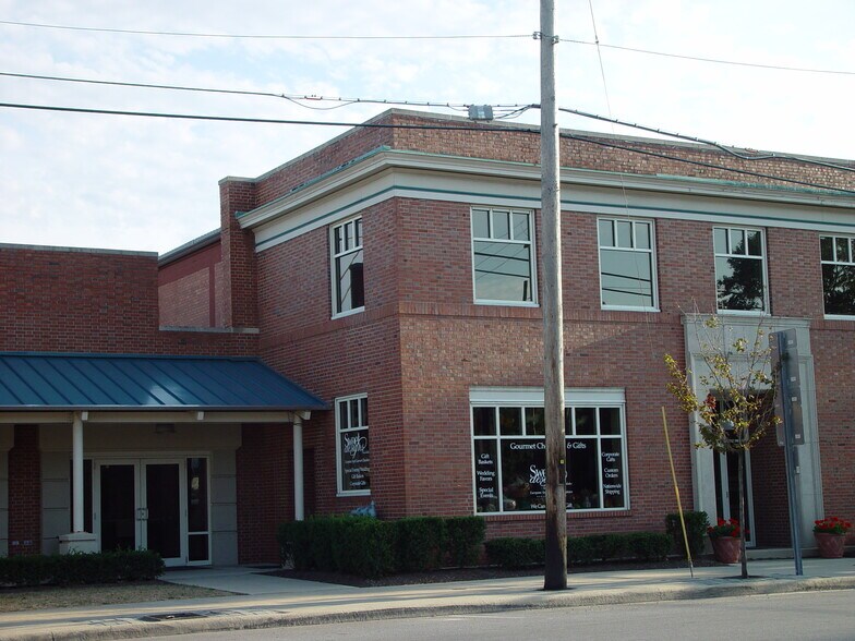 More Photos Of 140 W Washington St, Medina Storefront Retail Office For Lease