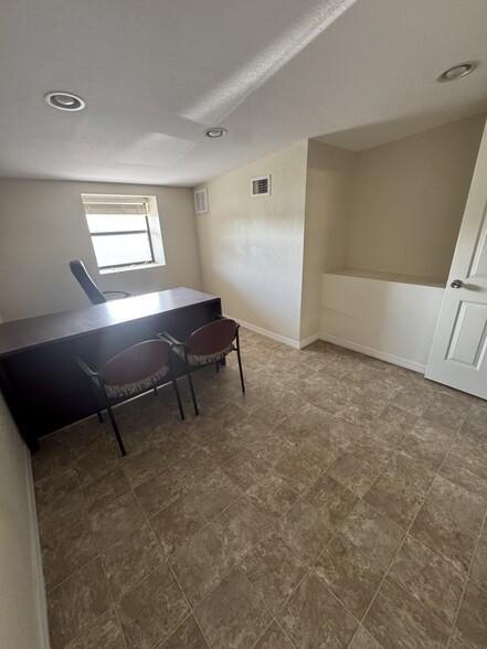 More Photos Of 3903 Industry Blvd, Lakeland Warehouse For Lease