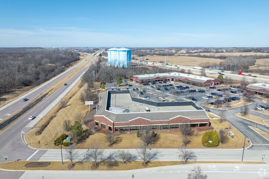 More Photos Of 3200 W Higgins Rd, Hoffman Estates Medical For Lease