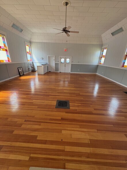 More Photos Of 57 Saco Ave, Old Orchard Beach Freestanding For Lease