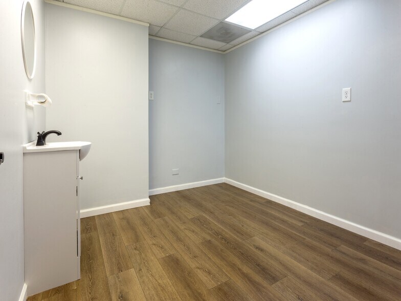 More Photos Of 5 Doctors Park, Asheville Medical For Lease