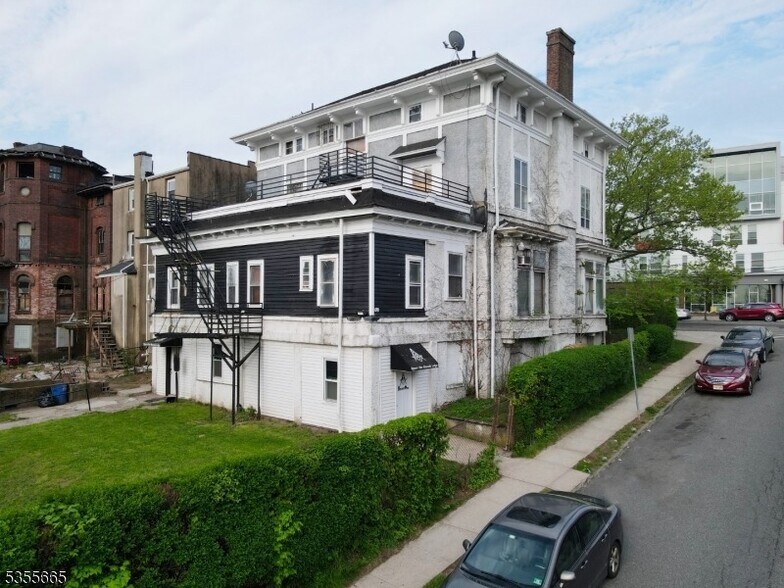 More Photos Of 692 Dr Martin Luther King Jr Blvd, Newark Office For Sale