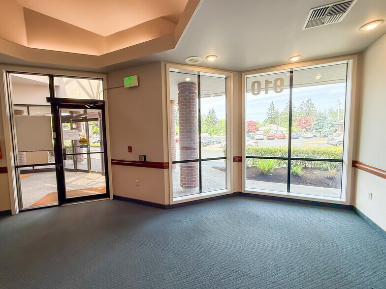 More Photos Of 910 S Scheuber Rd, Centralia Medical For Lease