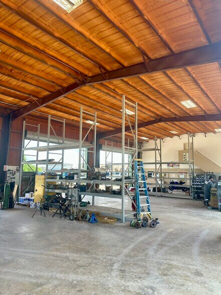 More Photos Of 6703 FM 1784, Pleasanton Warehouse For Sale