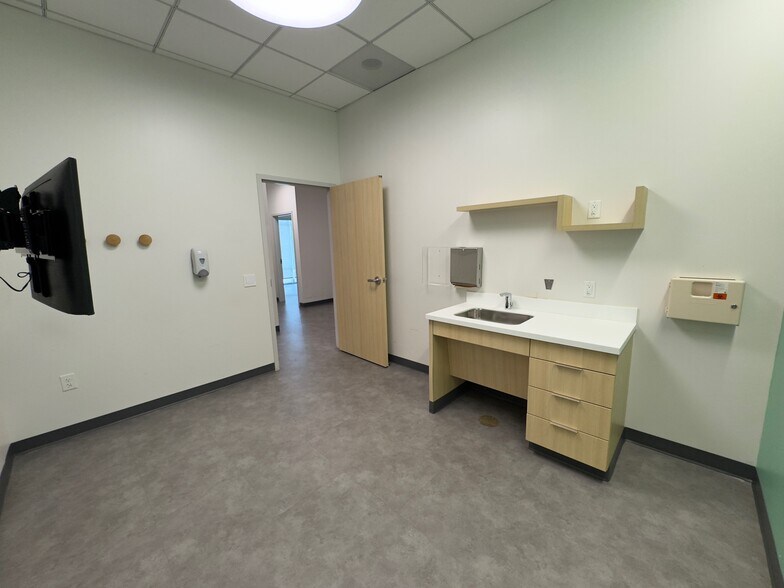 More Photos Of 8931-8947 W Atlantic Blvd, Coral Springs Unknown For Lease