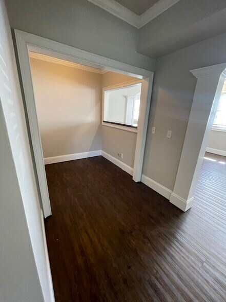 More Photos Of 327 Dahlonega St, Cumming Office For Lease
