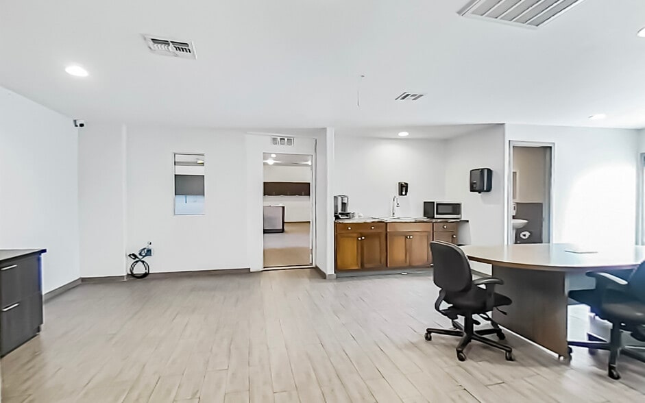 More Photos Of 3414 N 27th Ave, Phoenix Service For Sale
