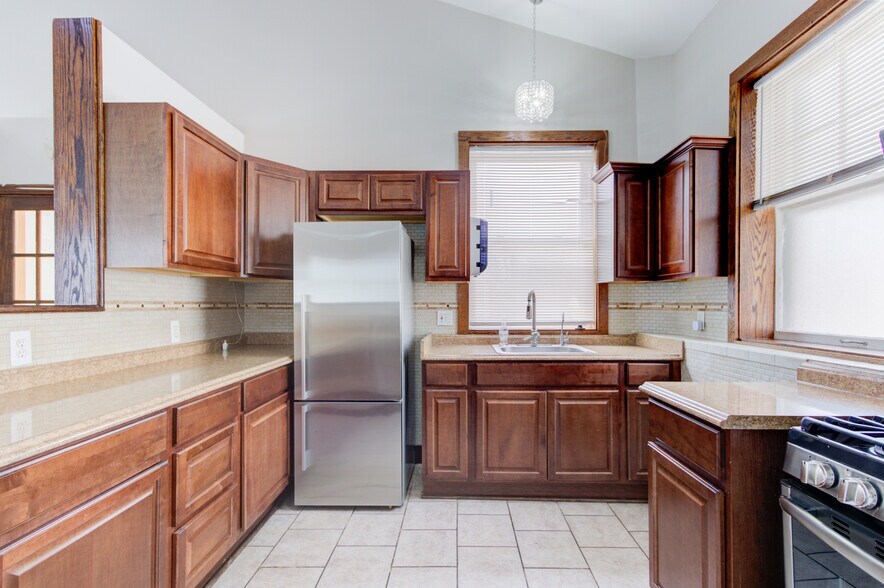 More Photos Of 2520 Rochester Rd, Royal Oak Office For Lease