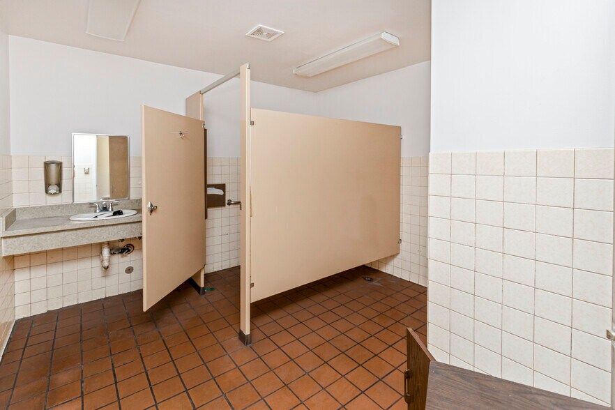 More Photos Of 3191 M St, Merced Office For Sale