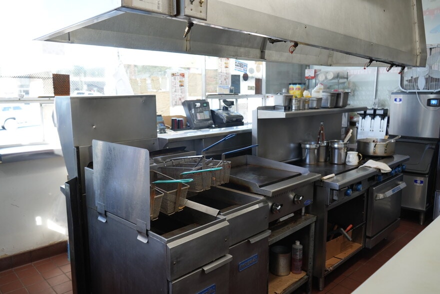 More Photos Of 1876 E Main St, Ventura Freestanding For Sale