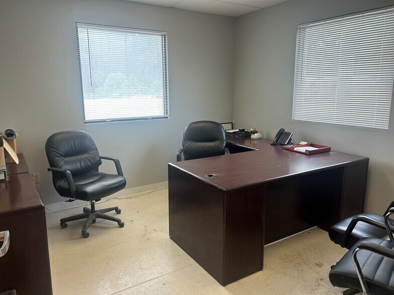 More Photos Of 5010 Old Alton Edwardsville Rd, Edwardsville Industrial For Sale