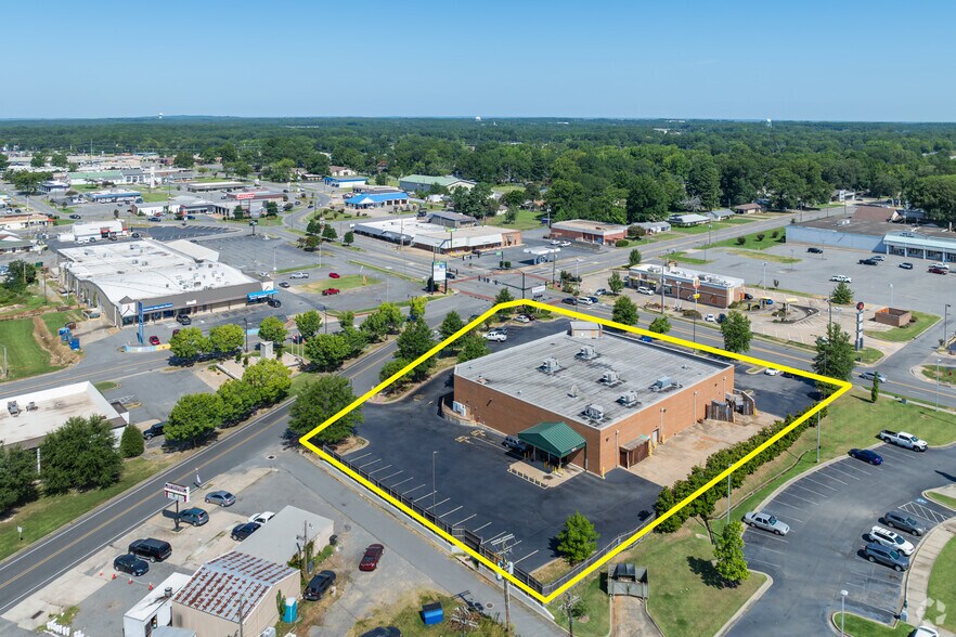 More Photos Of 819 W Main St, Jacksonville Drugstore For Sale