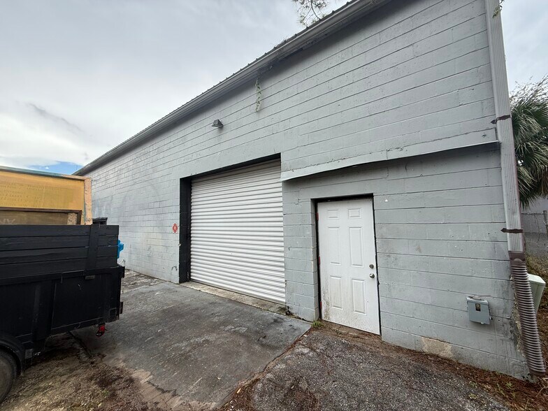 More Photos Of 1995 NE 31st Ave, Gainesville Warehouse For Lease