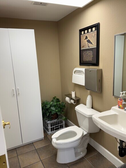 More Photos Of 415 SE 117th Ave, Vancouver Office For Sale