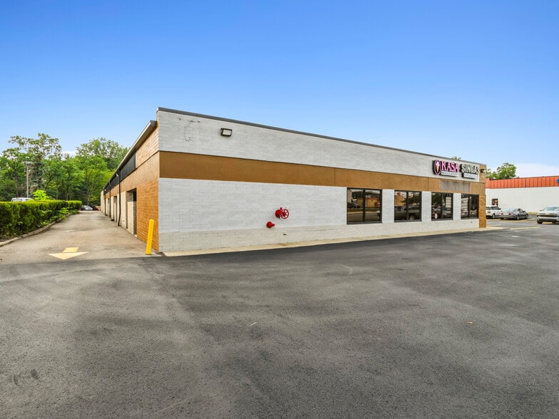 More Photos Of 6370 York Rd, Parma Heights Storefront For Sale