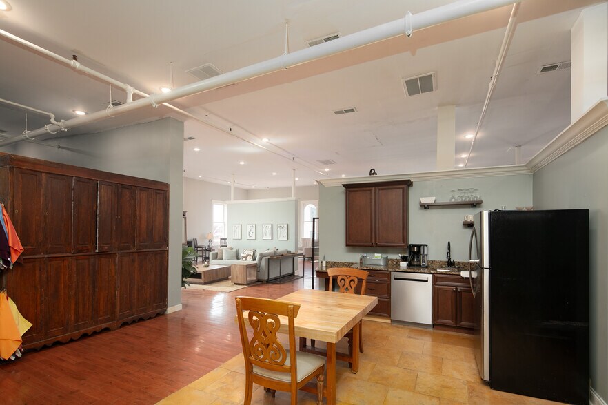 More Photos Of 101 S Main St, Winchester Restaurant For Lease